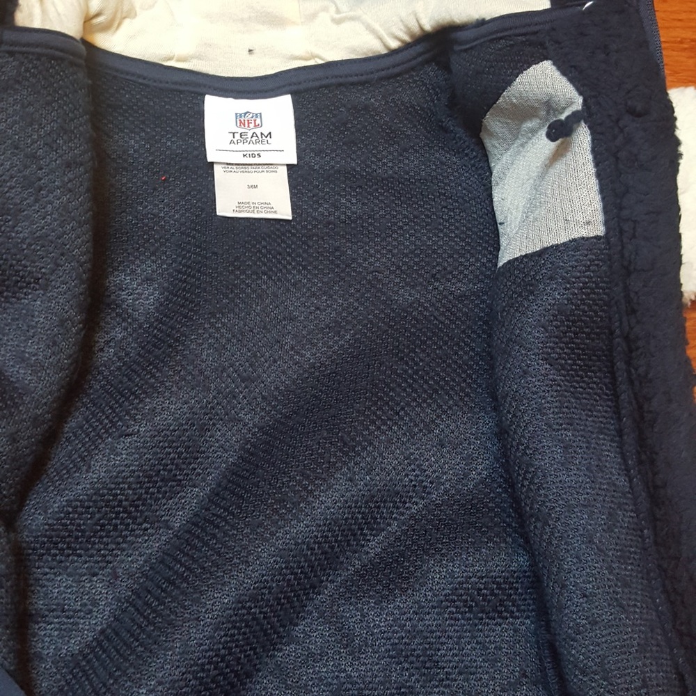 Coat - Picture 8 of 10